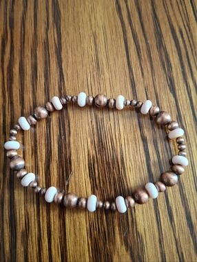 Bracelet Pink Conch Shell And Copper Pearls Beaded Stretch